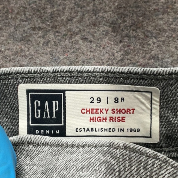 Gap Cheeky Short High Rise - Picture 3 of 4